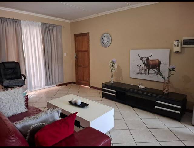 2 BEDROOM TOWNHOUSE FOR SALE IN HALFWAY HOUSE